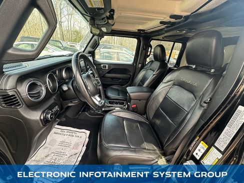 Used 2018 Jeep Wrangler Unlimited Sahara w/ Dual Top Group AWD/4WD image 10