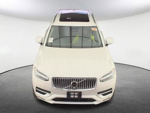 Used 2025 Volvo XC90 B6 Plus AWD/4WD image 2