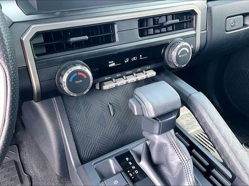Used 2025 Toyota 4Runner SR5 AWD/4WD image 22