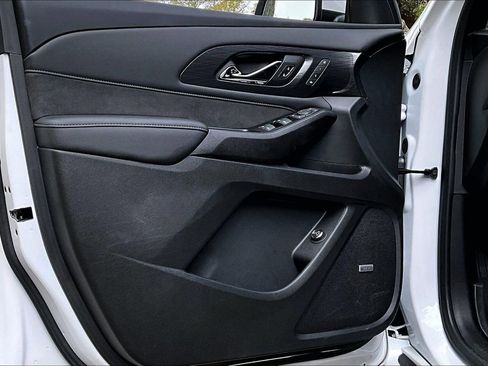 Used 2023 Chevrolet Traverse High Country w/ LPO, Floor Liner Package AWD/4WD image 17