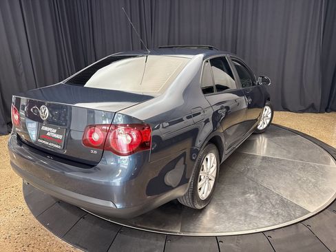 Used 2010 Volkswagen Jetta SE image 8