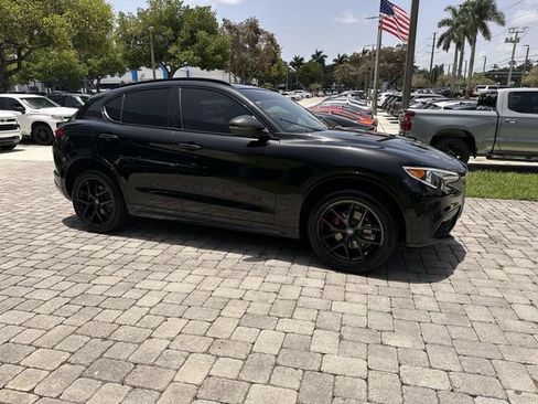 Used 2020 Alfa Romeo Stelvio Ti w/ Nero Edizione AWD/4WD image 15