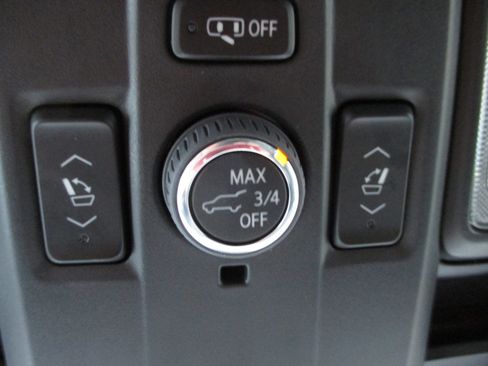 Used 2023 Chevrolet Suburban RST w/ Luxury Package image 25