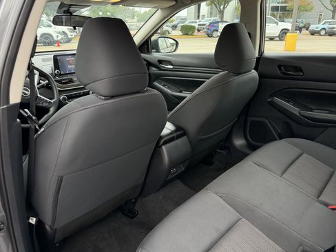 Used 2025 Nissan Altima 2.5 SV FWD image 13