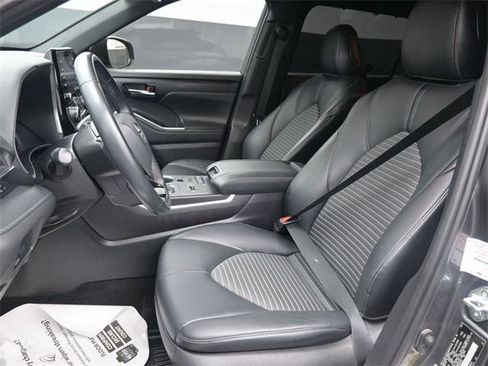 Certified 2021 Toyota Highlander XSE image 16