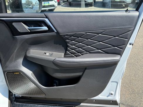 New 2026 Mitsubishi Outlander SEL Black Edition FWD image 19
