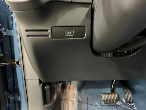 Used 2024 Volvo C40 P8 Recharge Ultimate w/ Protection Package Premier image 30