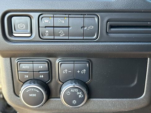 Used 2022 Chevrolet Suburban Premier image 18