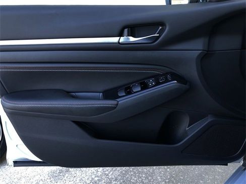 Used 2023 Nissan Altima 2.5 SR w/ SR Premium Package image 22