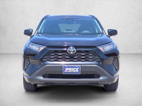 Used 2021 Toyota RAV4 LE FWD image 2