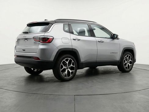 Used 2025 Jeep Compass Limited image 9