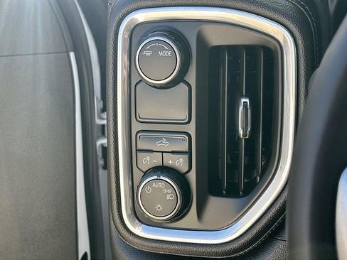Used 2022 Chevrolet Silverado 1500 LT image 16