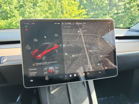 Used 2024 Tesla Model Y Long Range AWD/4WD image 19