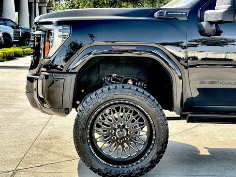 Used 2024 GMC Sierra 2500 Denali Ultimate AWD/4WD image 10