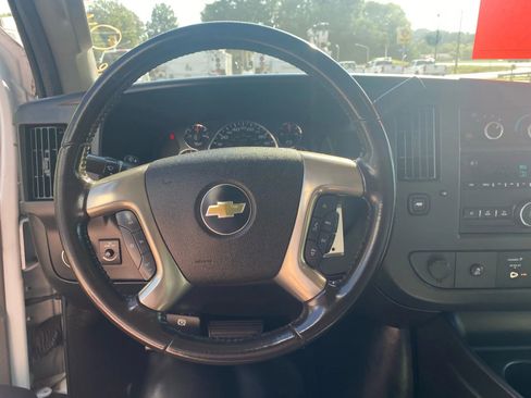 Used 2016 Chevrolet Express 3500 image 10