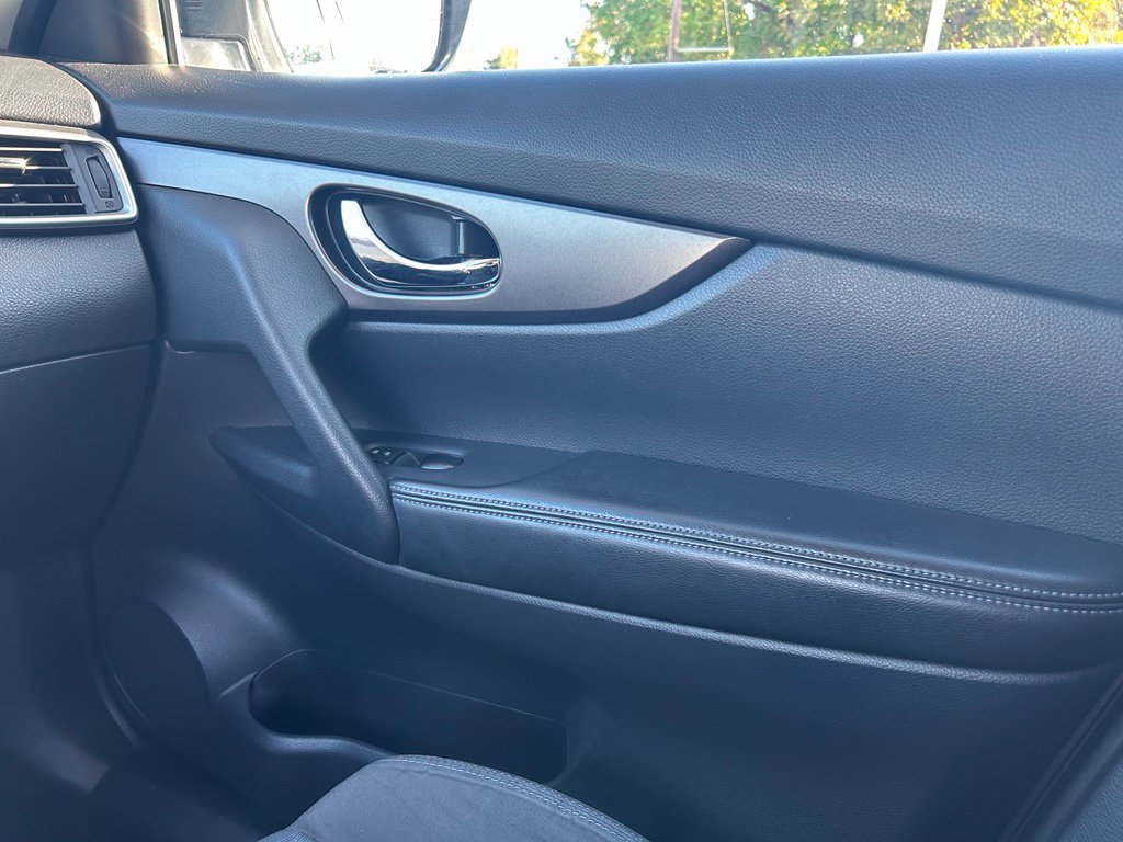 Used 2015 Nissan Rogue SV AWD/4WD image 19