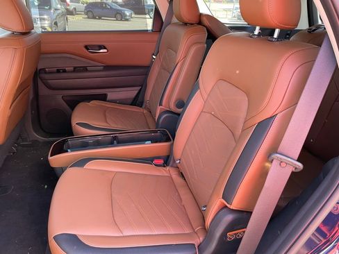 Certified 2023 Nissan Pathfinder Platinum w/ Black Appearance Package AWD/4WD image 8
