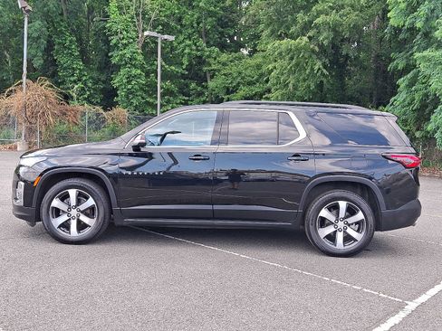 Used 2023 Chevrolet Traverse LT w/ LT Premium Package AWD/4WD image 4