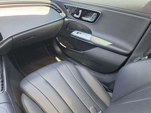 Used 2025 Mercedes-Benz E 350 4MATIC Sedan image 28