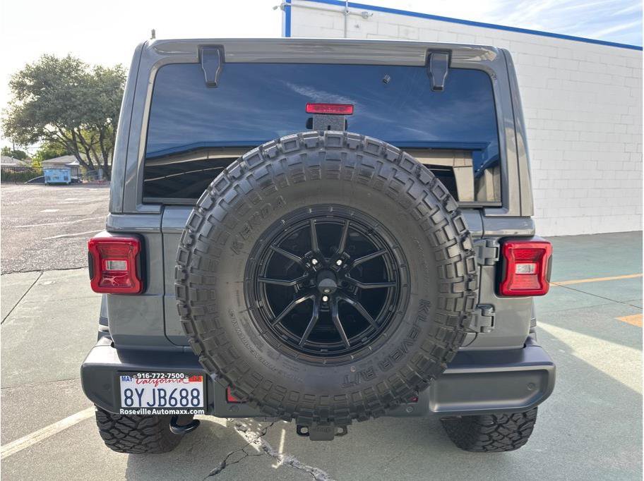 Used 2019 Jeep Wrangler Unlimited Sahara AWD/4WD image 7