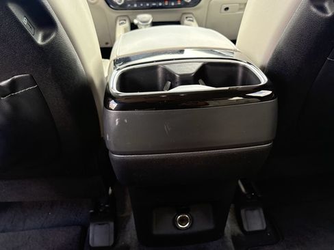 Used 2025 Kia Telluride S FWD image 27