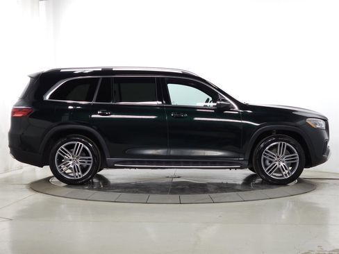 Used 2024 Mercedes-Benz GLS 450 4MATIC image 10