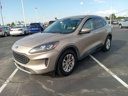 Used 2021 Ford Escape SE w/ Convenience Package image 3