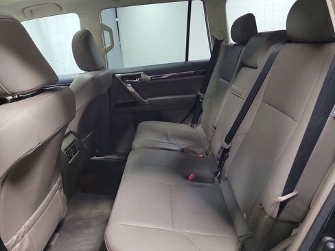 Used 2019 Lexus GX 460 image 22
