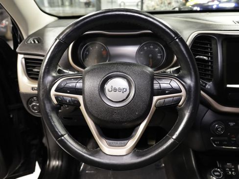 Used 2018 Jeep Cherokee Limited AWD/4WD image 22