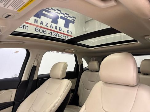Used 2019 Ford Edge Titanium image 21