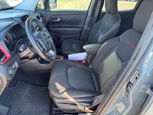 Used 2016 Jeep Renegade Trailhawk image 9