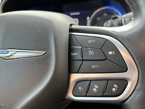 Used 2020 Chrysler Pacifica Touring-L Plus FWD image 32