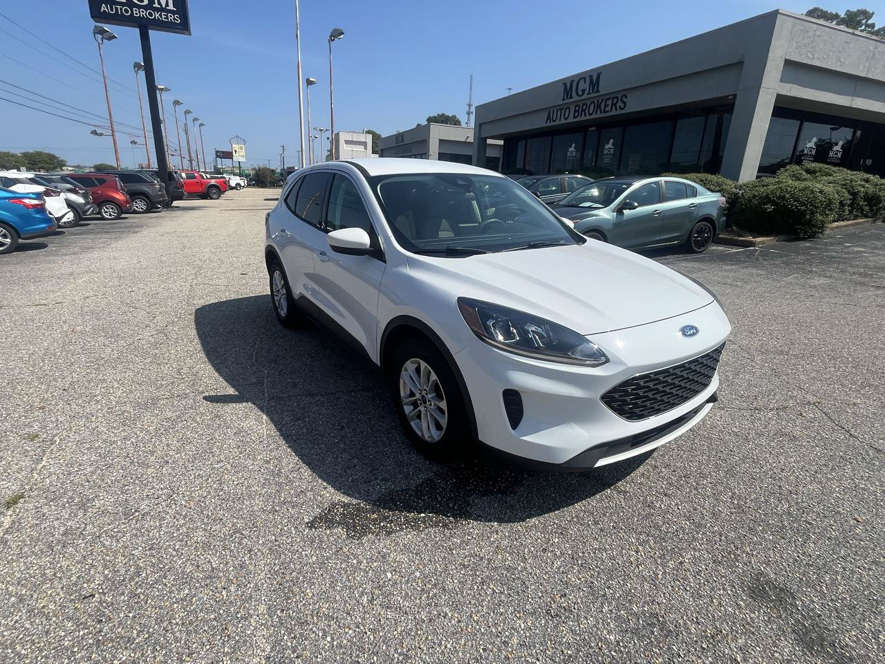 Used 2021 Ford Escape SE FWD image 2