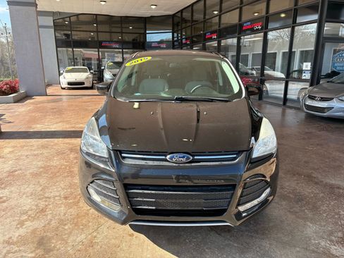 Used 2015 Ford Escape SE image 2
