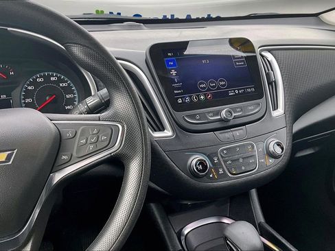 Used 2024 Chevrolet Malibu LT image 9