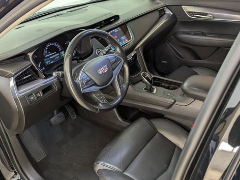 Used 2018 Cadillac XT5 Luxury w/ Driver Awareness Package image 4