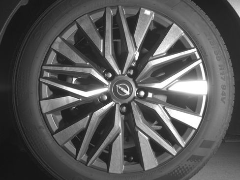 Used 2025 Nissan Altima 2.5 SV FWD image 12
