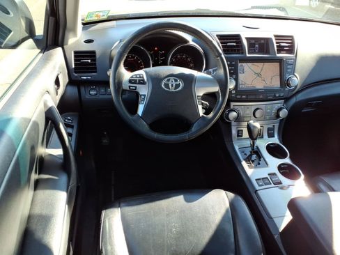 Used 2012 Toyota Highlander SE w/ Tow Pkg AWD/4WD image 9