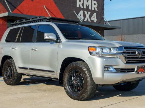 Used 2016 Toyota Land Cruiser image 3