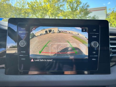 Used 2025 Volkswagen Jetta SE image 17