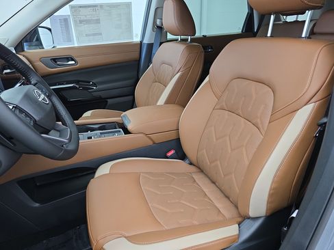 New 2026 Nissan Pathfinder Platinum image 16