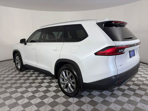 Used 2024 Toyota Grand Highlander AWD image 5