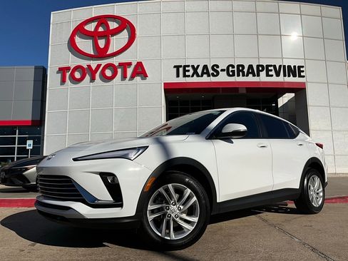 Used 2025 Buick Envista Preferred image 2