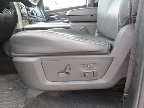 Used 2015 RAM 1500 Laramie w/ Convenience Group AWD/4WD image 19