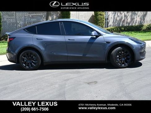 Used 2021 Tesla Model Y Long Range AWD/4WD image 3