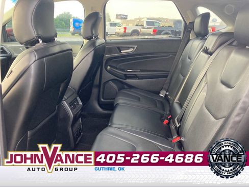 Used 2016 Ford Edge Titanium w/ Equipment Group 302A FWD image 4