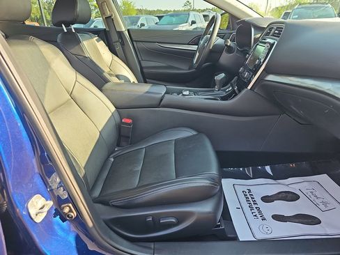 Used 2021 Nissan Maxima 3.5 SV w/ Floor Mat Group FWD image 13