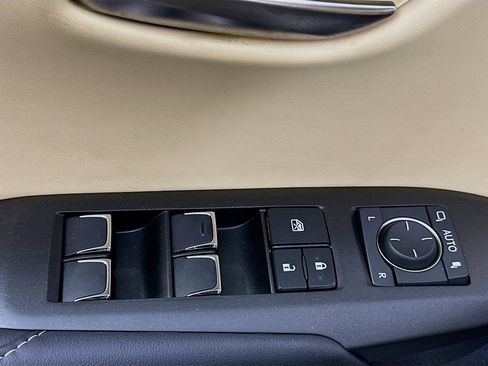 Used 2018 Lexus NX 300 FWD image 15