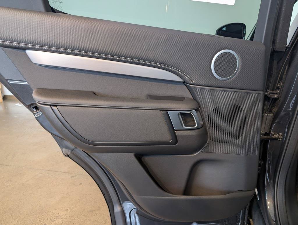 New 2026 Land Rover Discovery Limited Edition AWD/4WD image 25