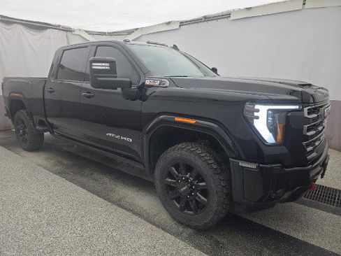 Used 2025 GMC Sierra 2500 AT4 w/ AT4 Premium Plus Package AWD/4WD image 3
